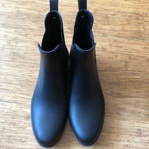 Sam Edelman Tinsley Rain Booties. Size 8. Black